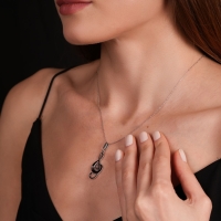 Sol Anahtarı Beyaz Altın Mineli Kolye MZK2