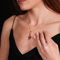 Sol Anahtarı Mineli Altın Kolye MZK1